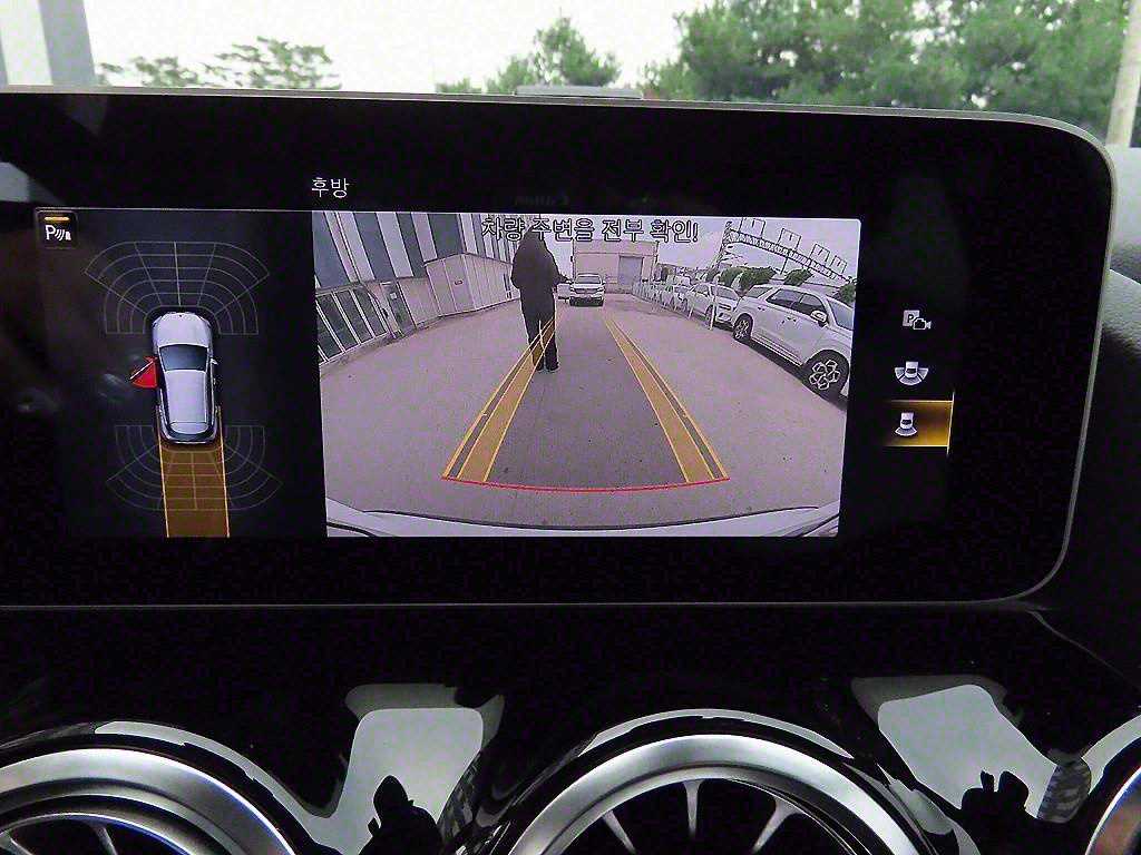 Mercedes-Benz GLA-Class — photo 15