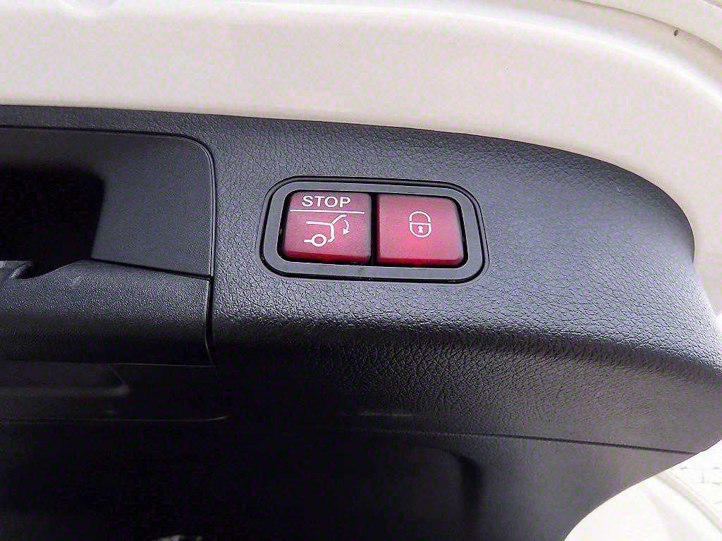 Mercedes-Benz GLA-Class — photo 17