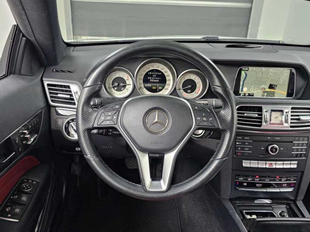 Mercedes-Benz E-Class — photo 13