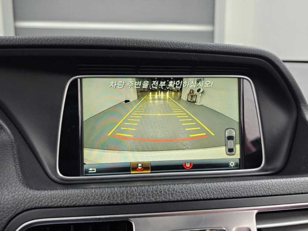 Mercedes-Benz E-Class — photo 15