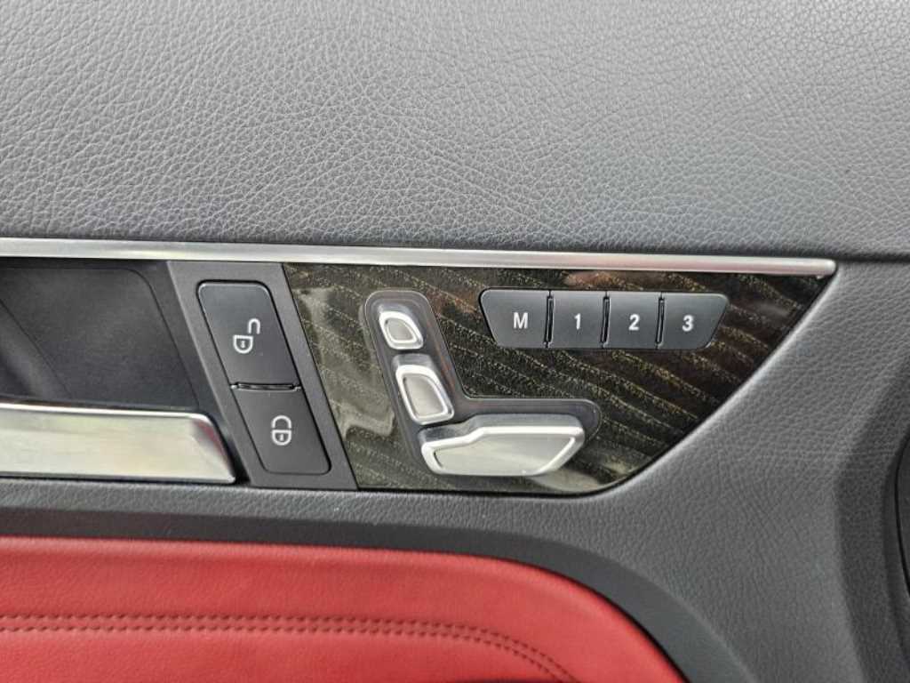 Mercedes-Benz E-Class — photo 17