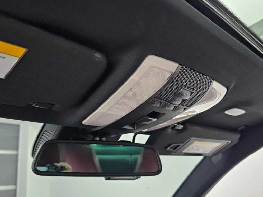 Mercedes-Benz E-Class — photo 19