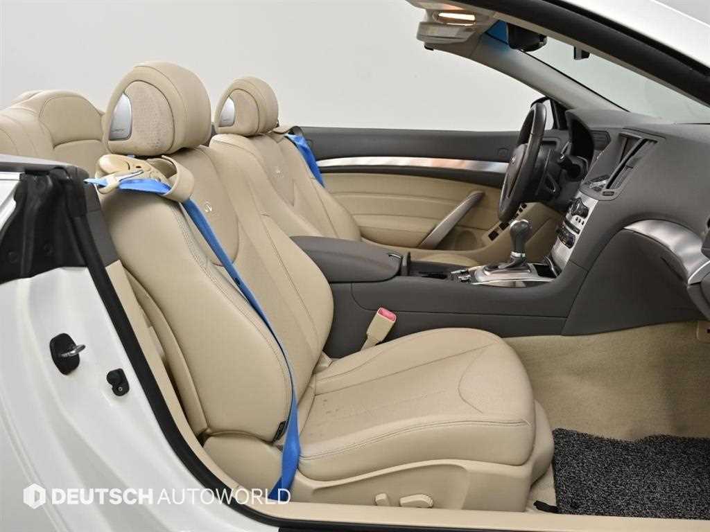 Infiniti Q60 — photo 10