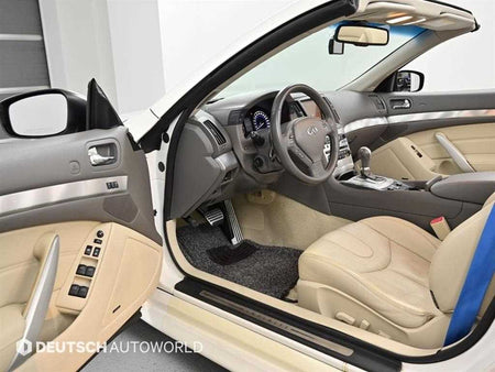 Infiniti Q60 — photo 11