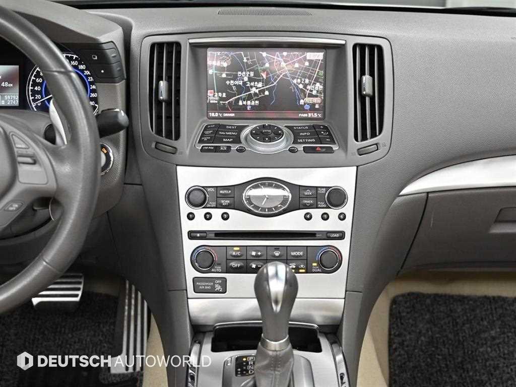 Infiniti Q60 — photo 14