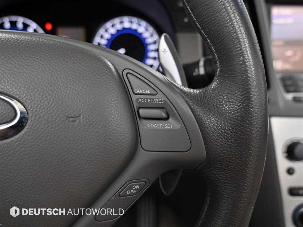 Infiniti Q60 — photo 17