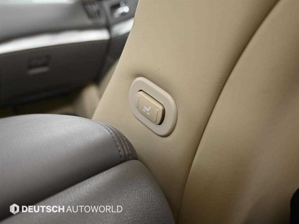 Infiniti Q60 — photo 18