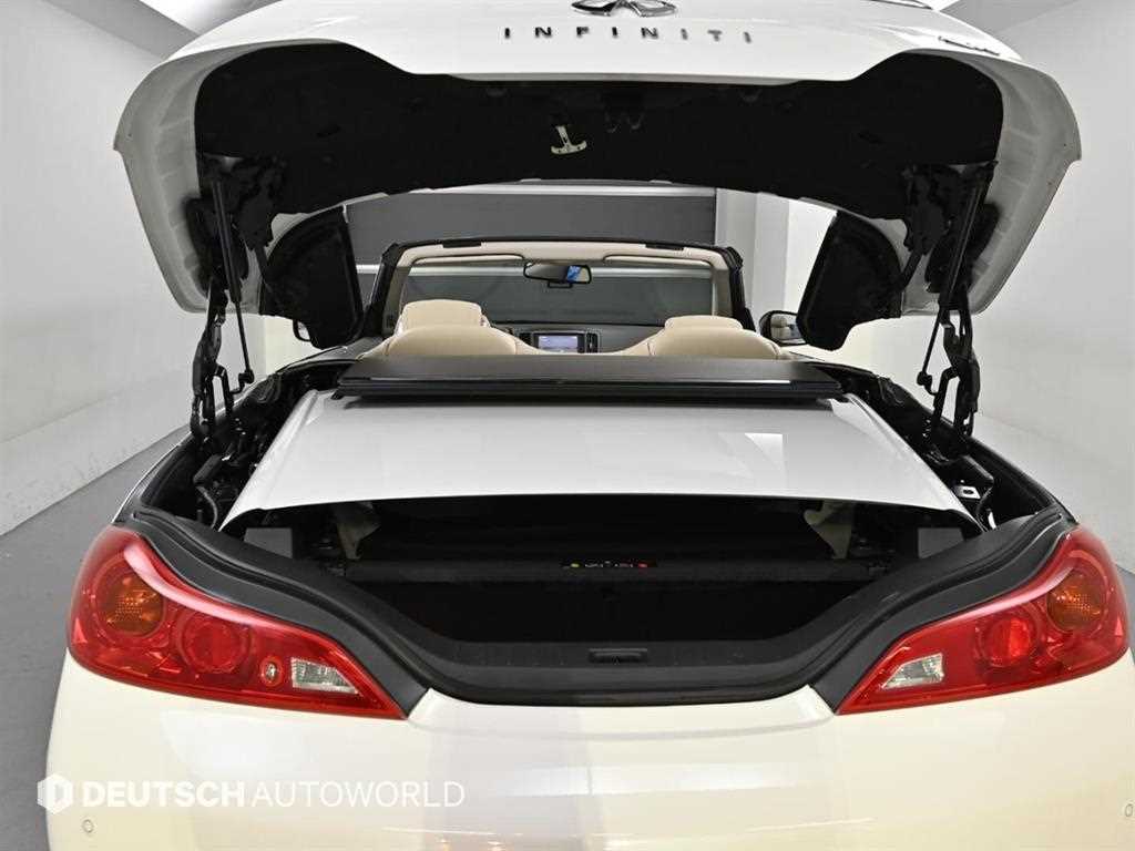 Infiniti Q60 — photo 19
