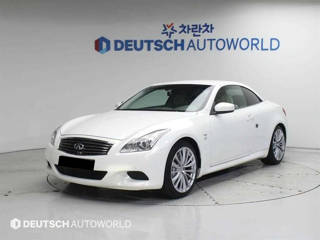 Infiniti Q60 — photo 20