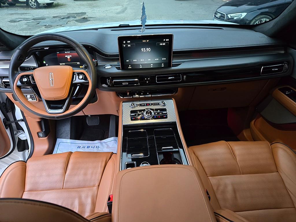 Lincoln Aviator — photo 09