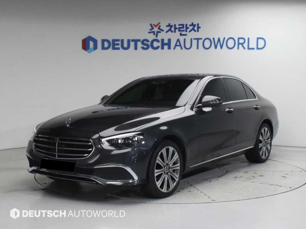 Mercedes-Benz E-Class — photo 01