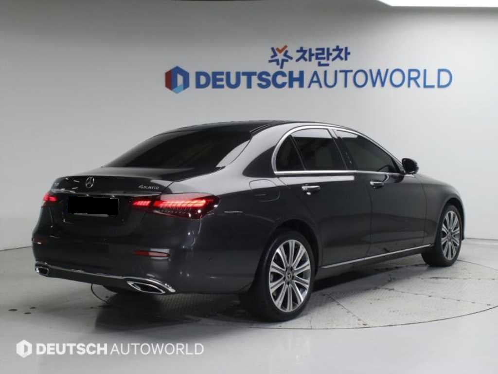 Mercedes-Benz E-Class — photo 02