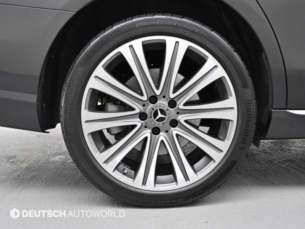 Mercedes-Benz E-Class — photo 05