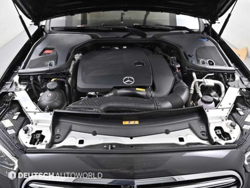 Mercedes-Benz E-Class — photo 06