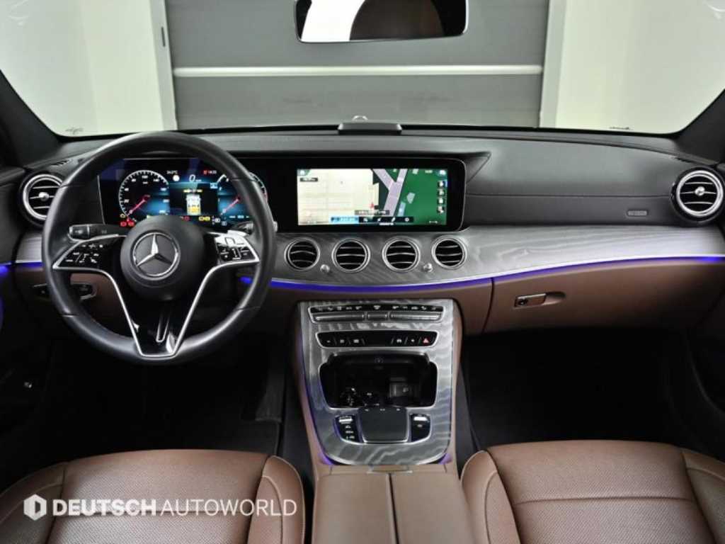 Mercedes-Benz E-Class — photo 07
