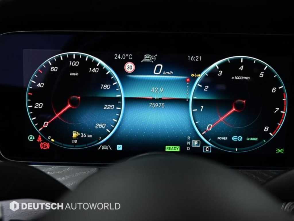 Mercedes-Benz E-Class — photo 08