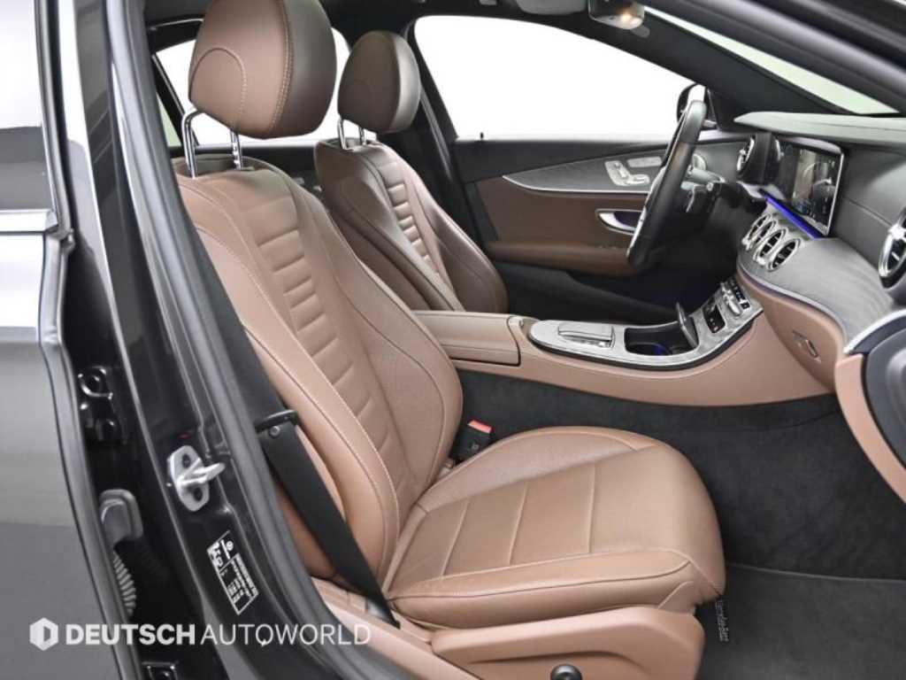 Mercedes-Benz E-Class — photo 10