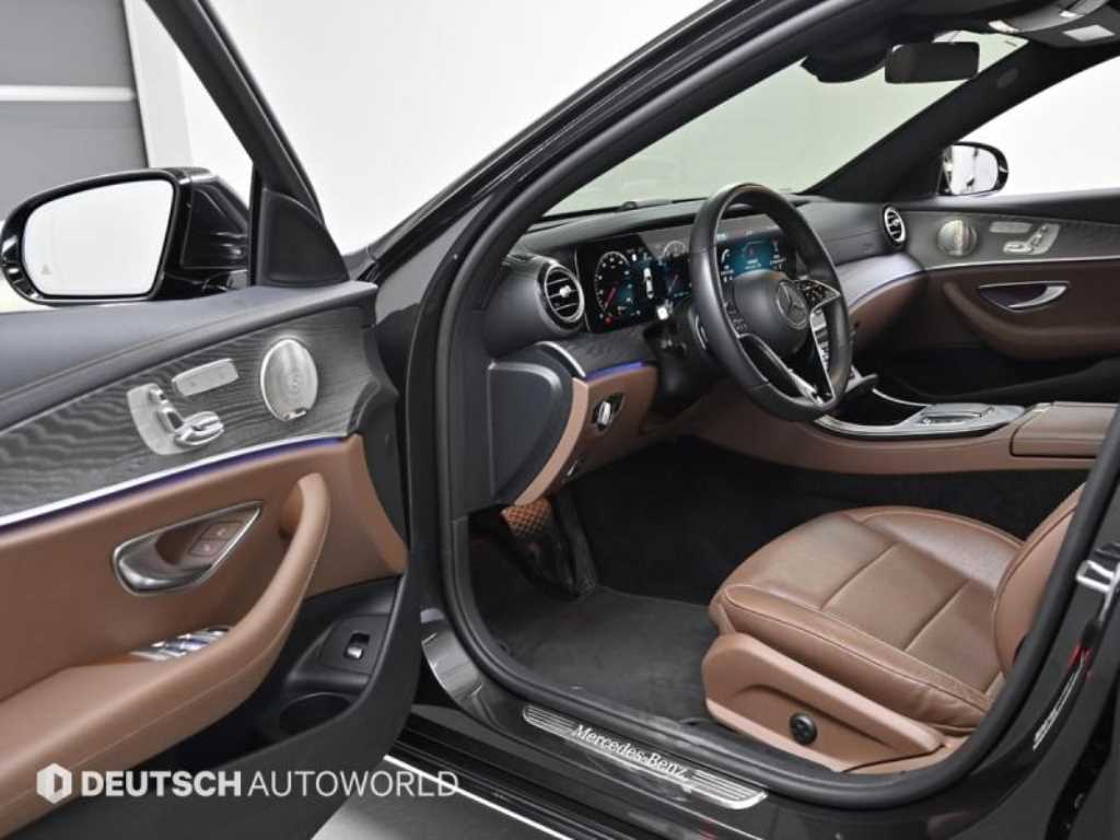 Mercedes-Benz E-Class — photo 11