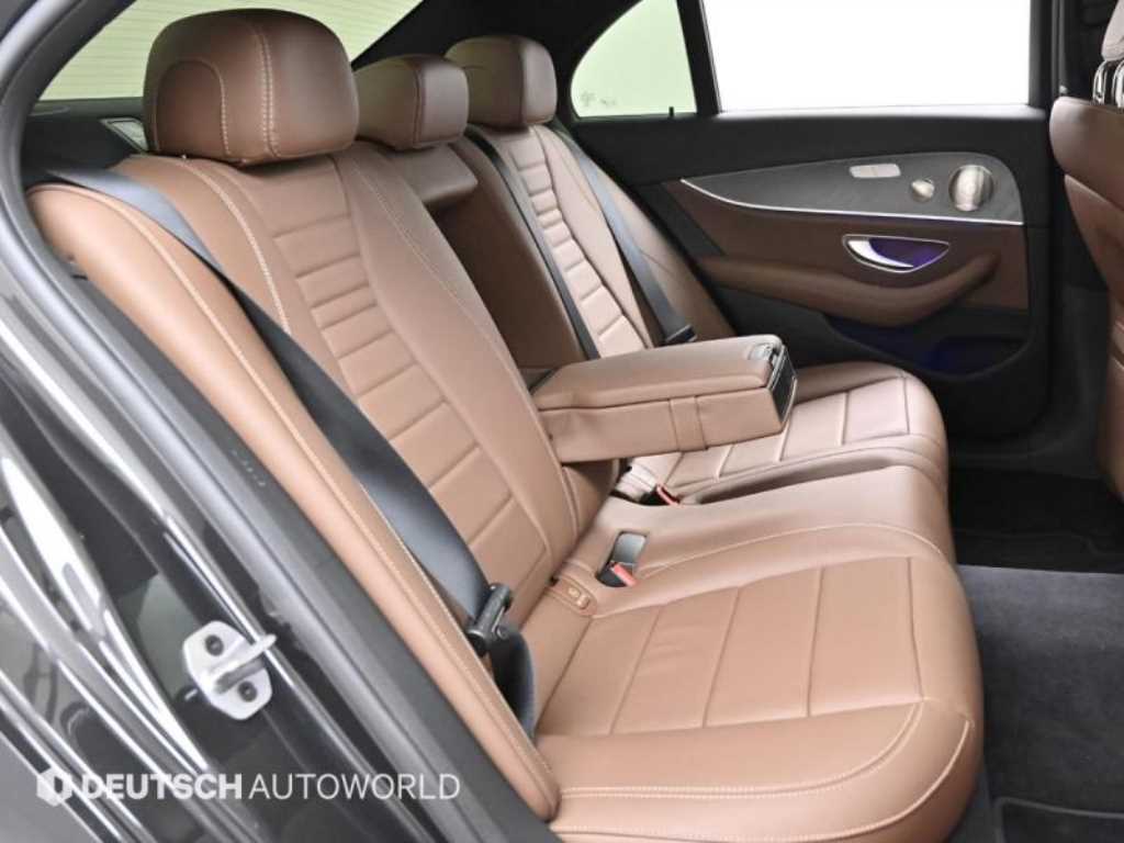 Mercedes-Benz E-Class — photo 12