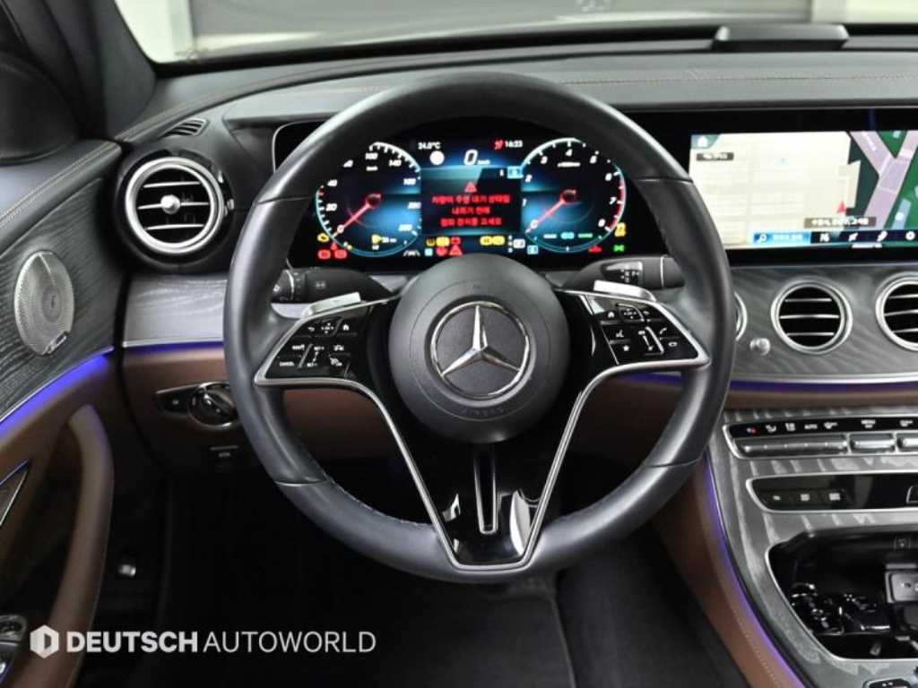 Mercedes-Benz E-Class — photo 13