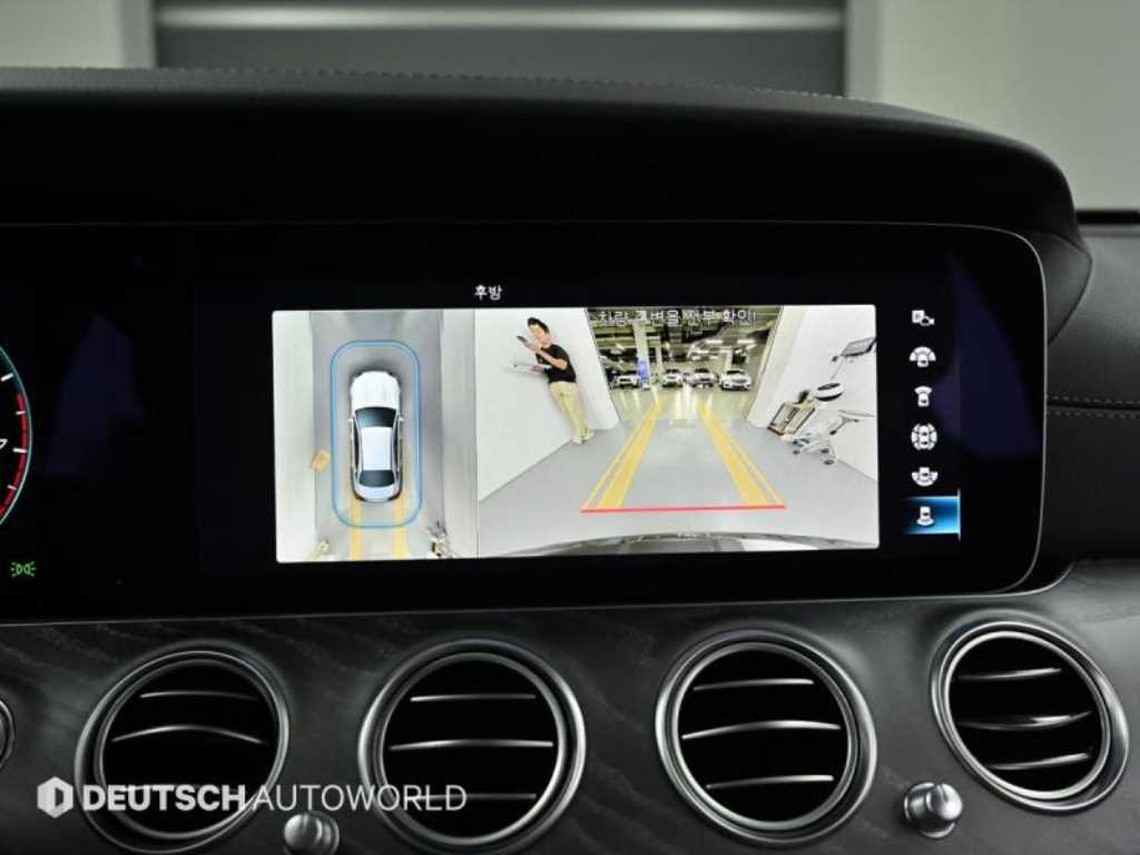 Mercedes-Benz E-Class — photo 15