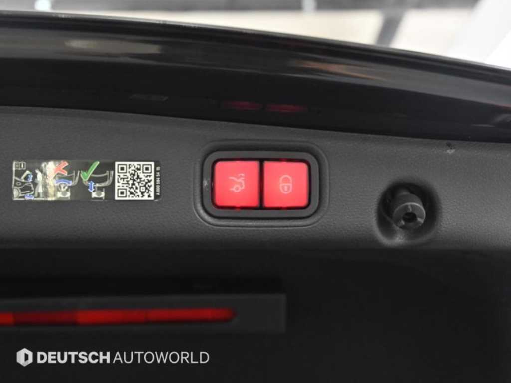 Mercedes-Benz E-Class — photo 20