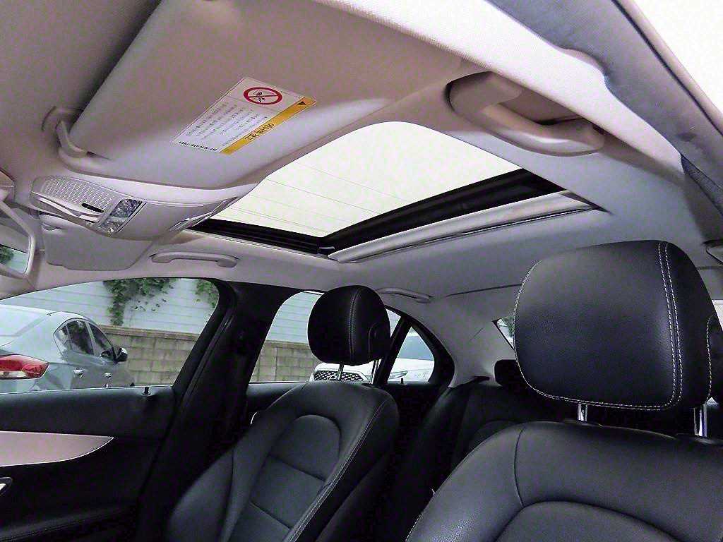 Mercedes-Benz C-Class — photo 18