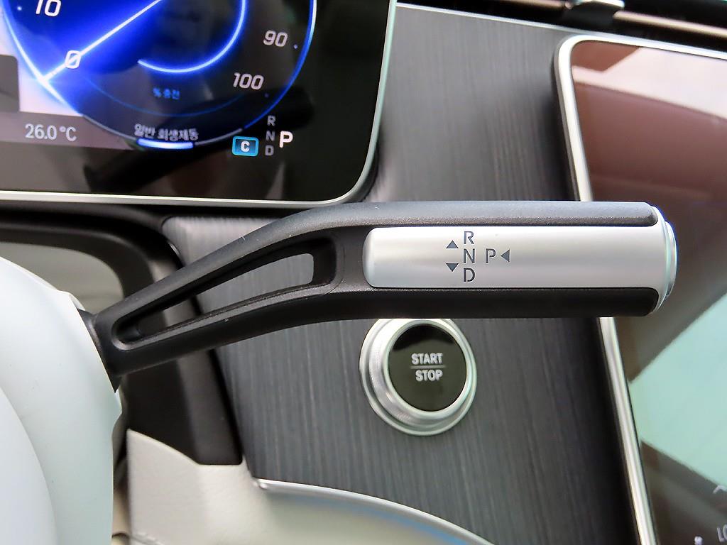 Mercedes-Benz EQS — photo 11