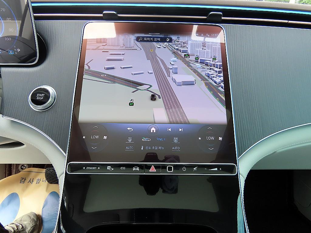 Mercedes-Benz EQS — photo 12