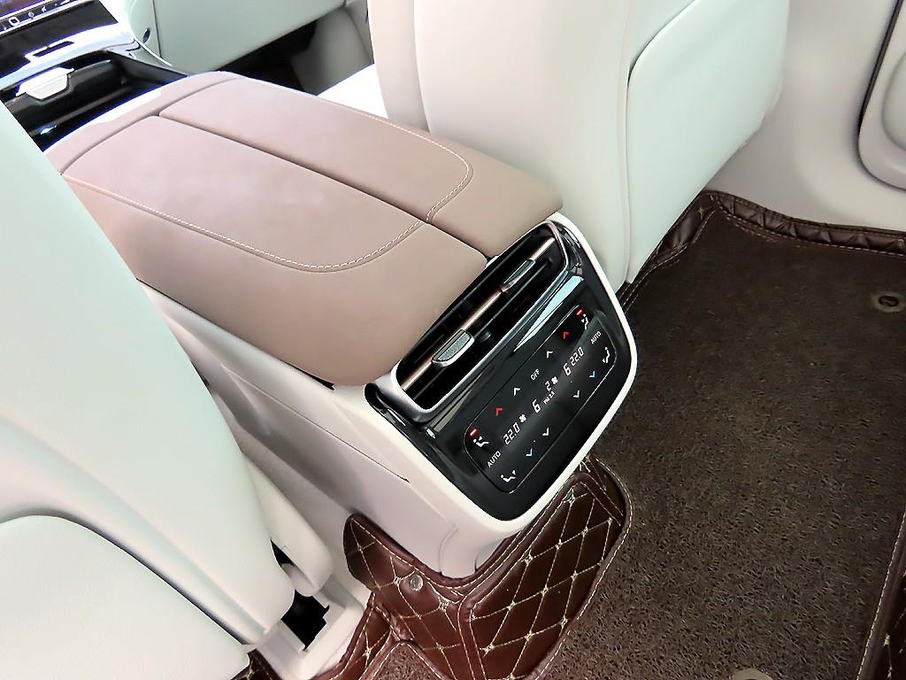 Mercedes-Benz EQS — photo 14