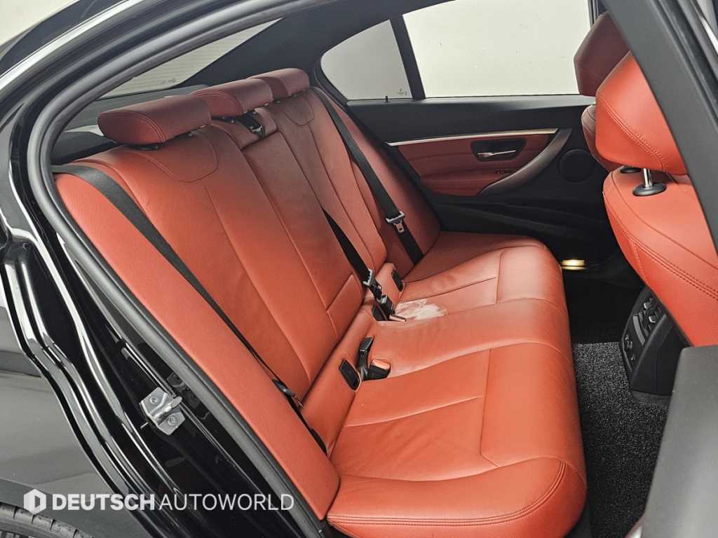 BMW 3-Series — photo 12