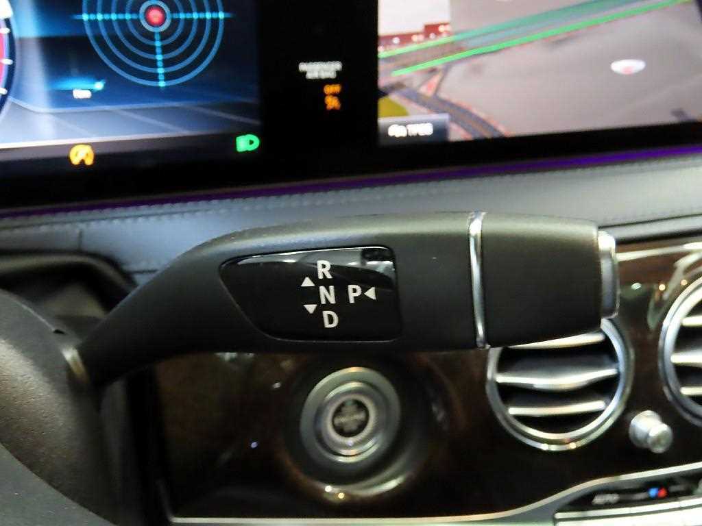 Mercedes-Benz S-Class — photo 12