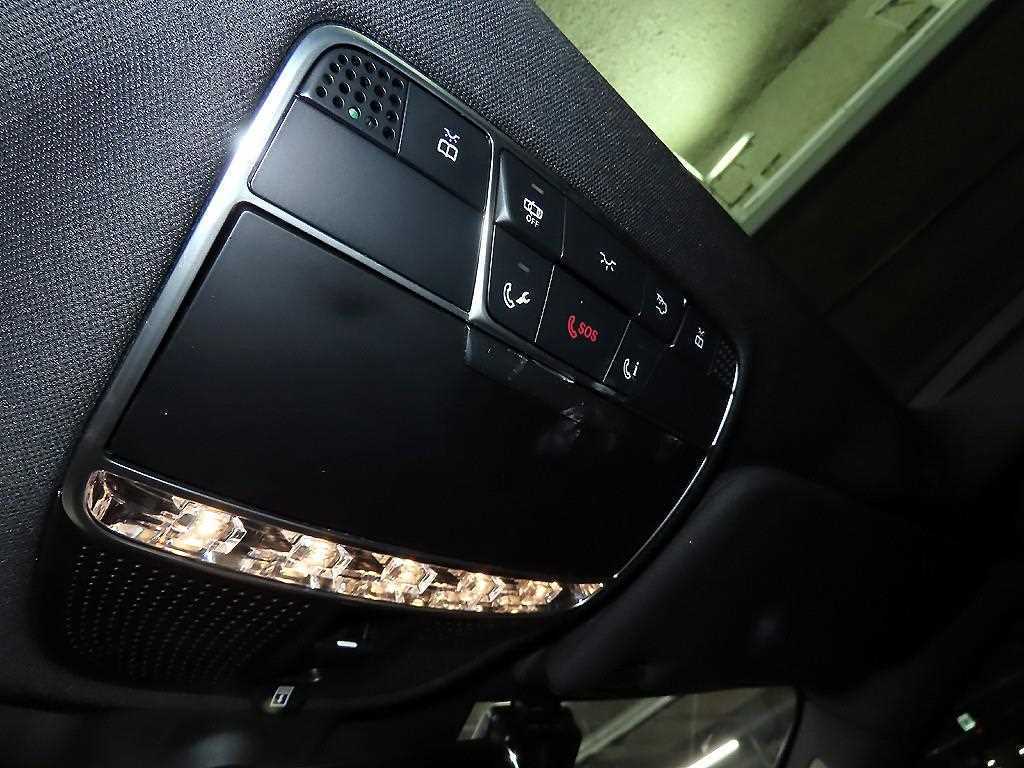 Mercedes-Benz S-Class — photo 14