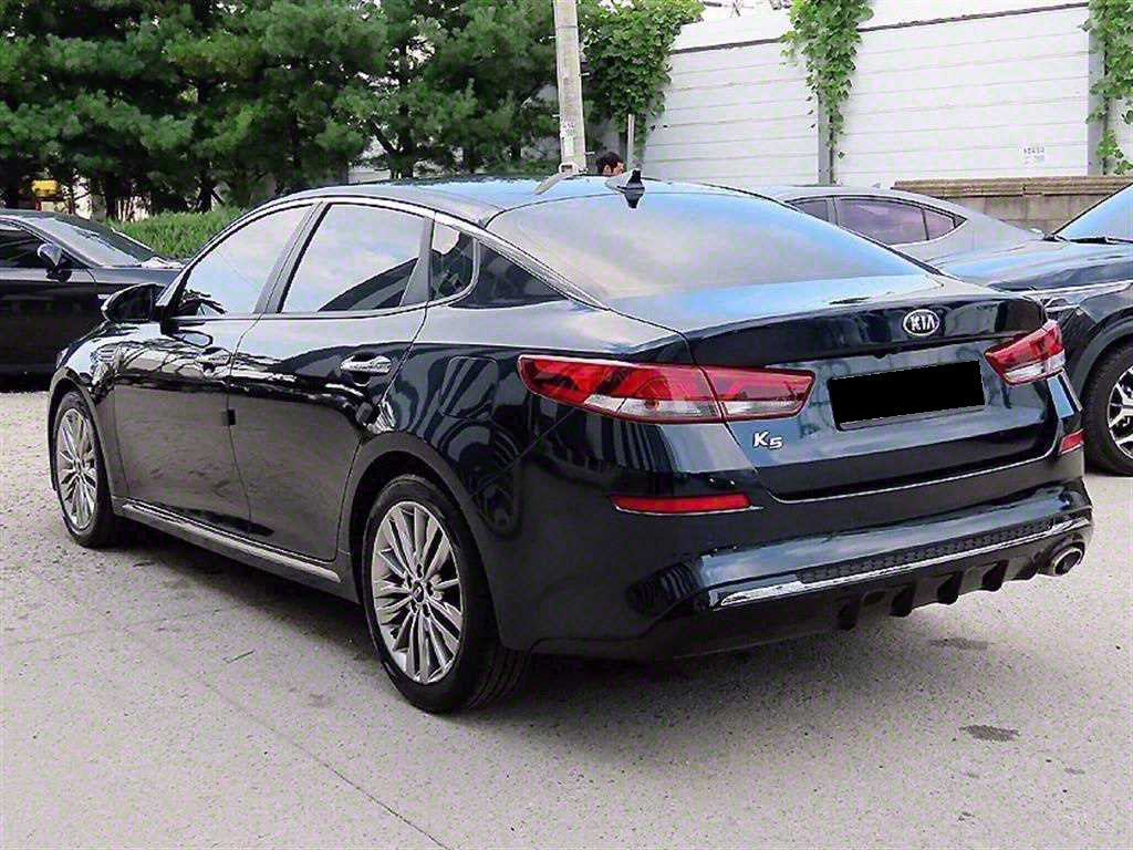Kia K5 — photo 03