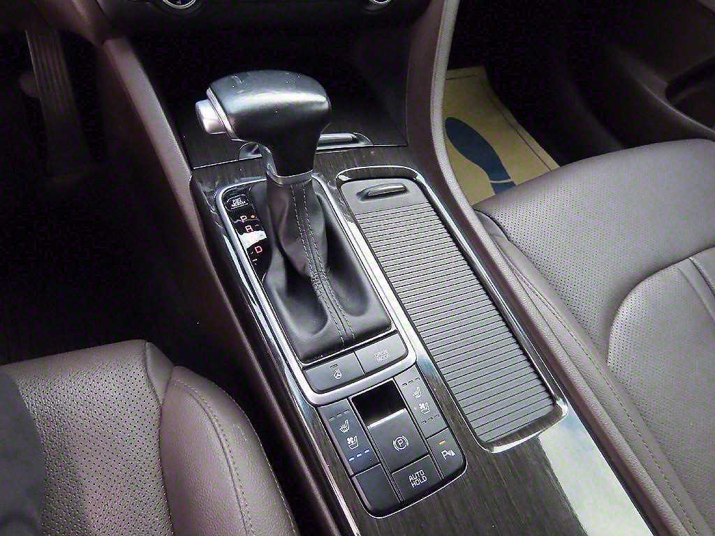 Kia K5 — photo 10
