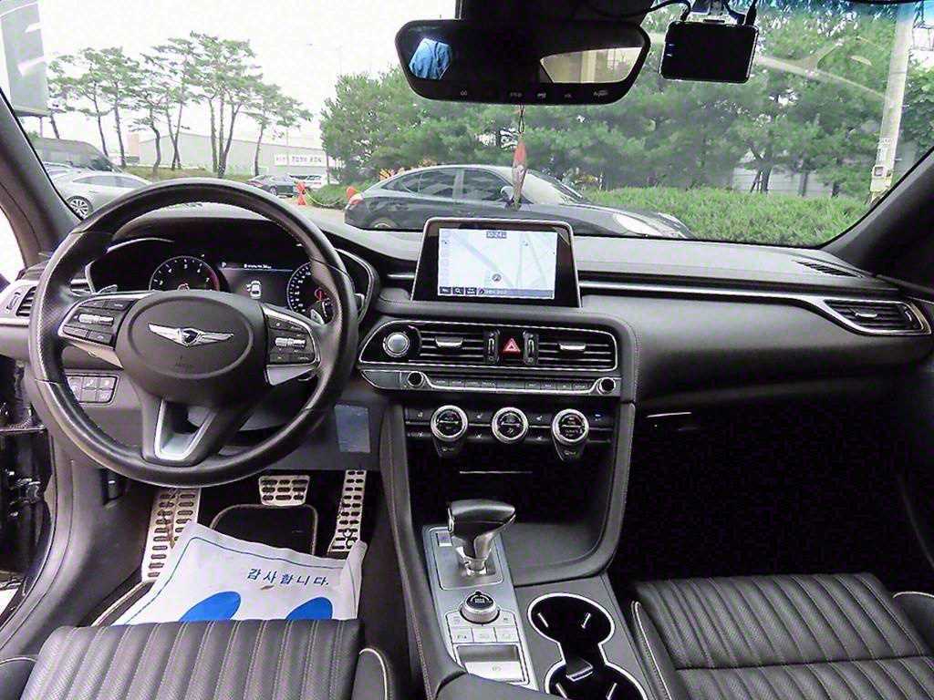 Genesis G70 — photo 07