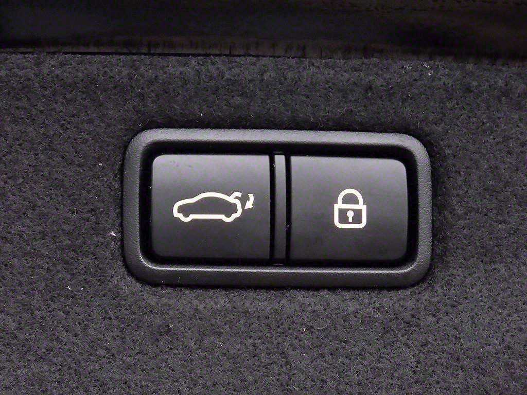 Genesis G70 — photo 16