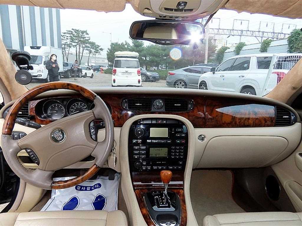 Jaguar XJ-8 — photo 07