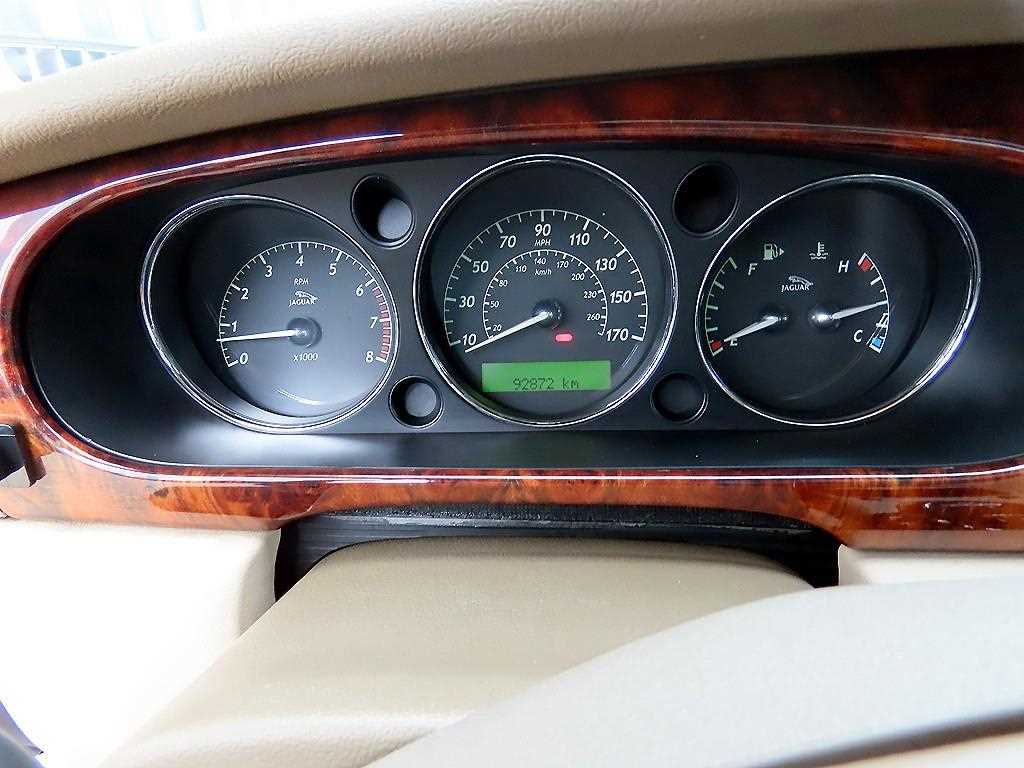 Jaguar XJ-8 — photo 09