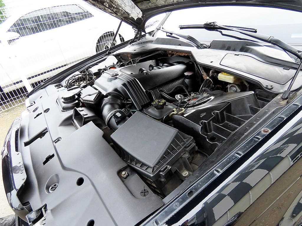 Jaguar XJ-8 — photo 17