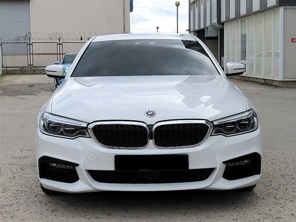 BMW 5-Series — photo 01