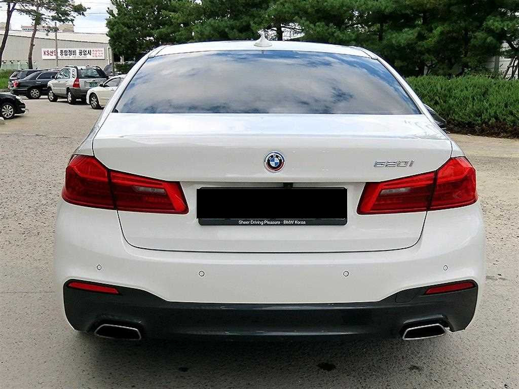 BMW 5-Series — photo 04