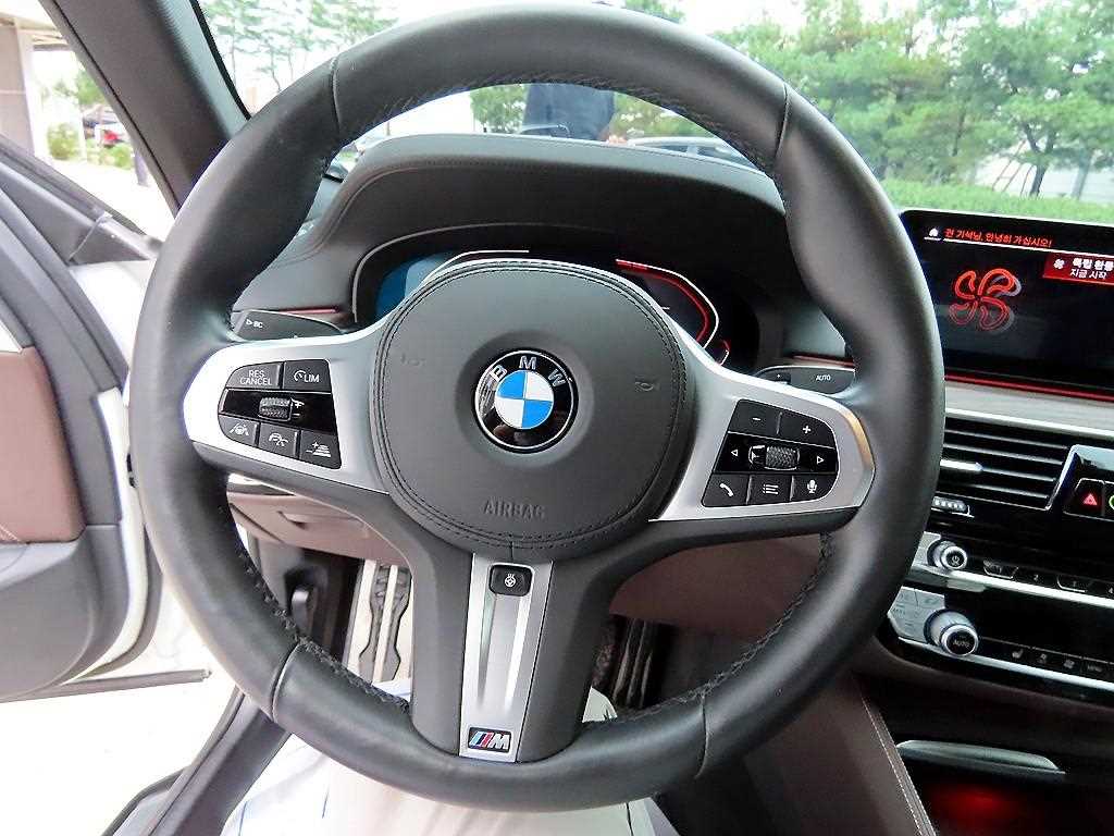 BMW 5-Series — photo 08