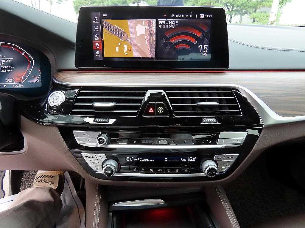 BMW 5-Series — photo 13