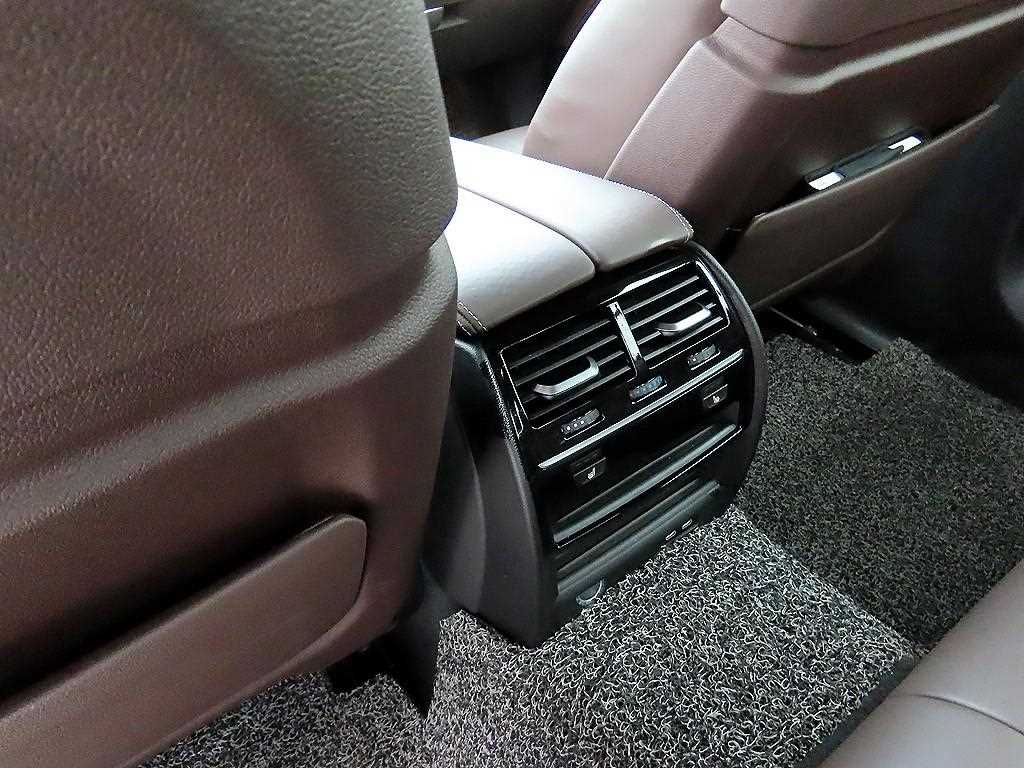 BMW 5-Series — photo 16