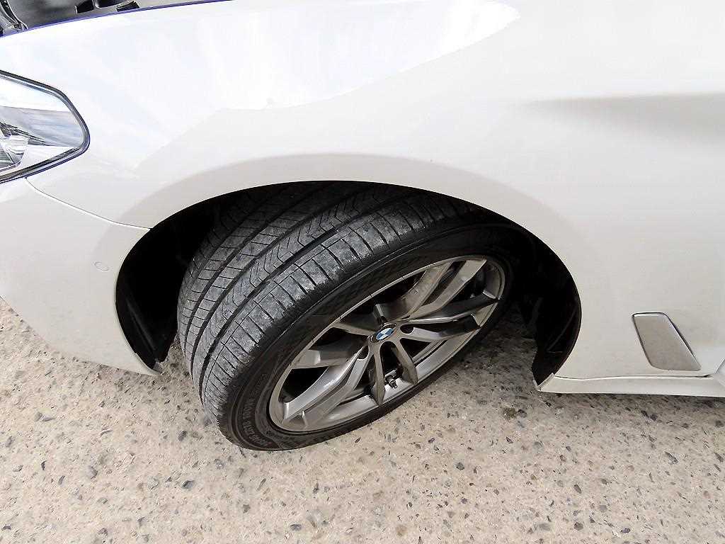 BMW 5-Series — photo 20