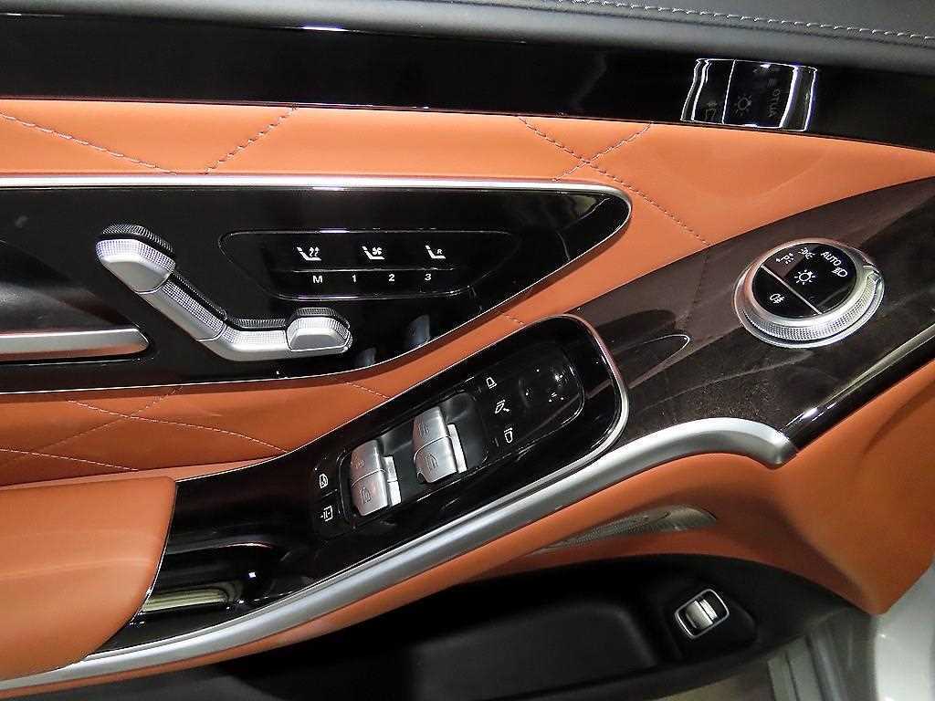 Mercedes-Benz S-Class — photo 13