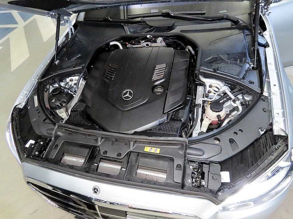 Mercedes-Benz S-Class — photo 19