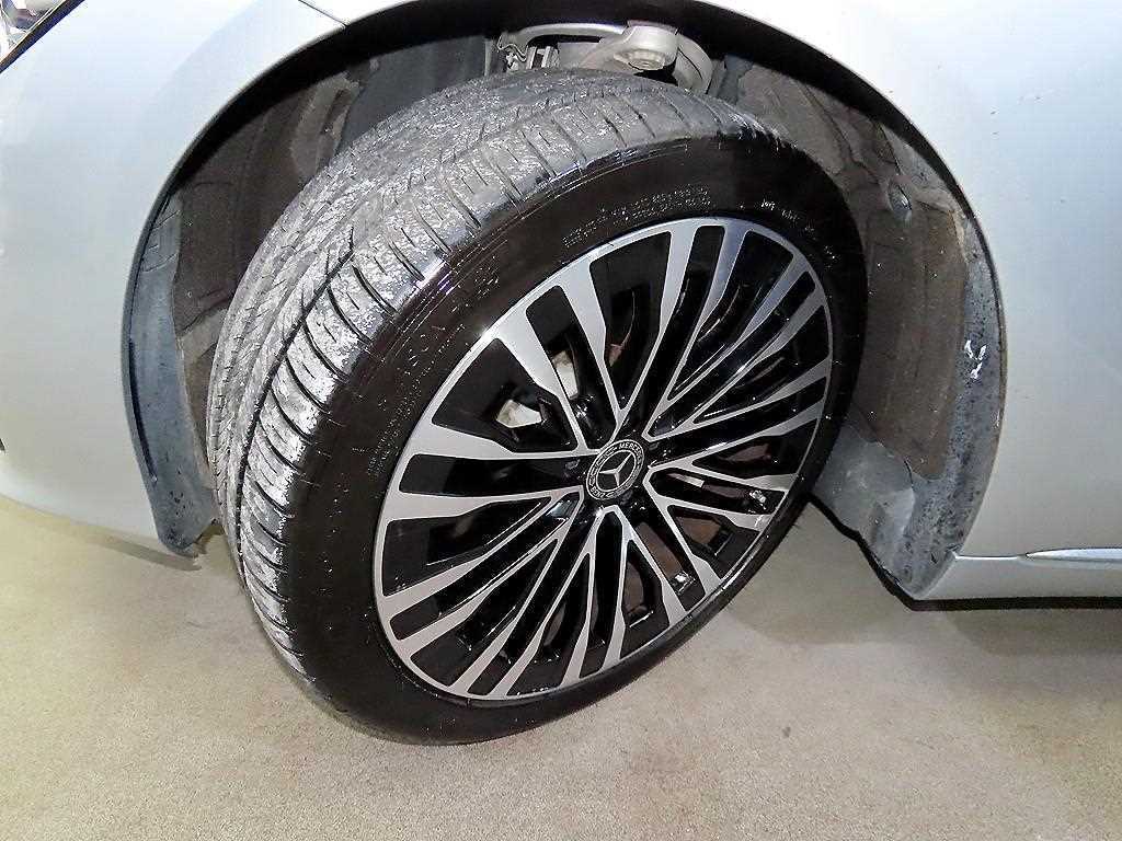 Mercedes-Benz S-Class — photo 20