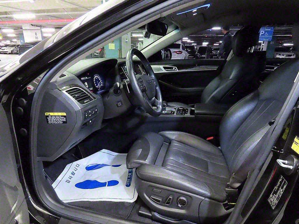 Genesis G80 — photo 06